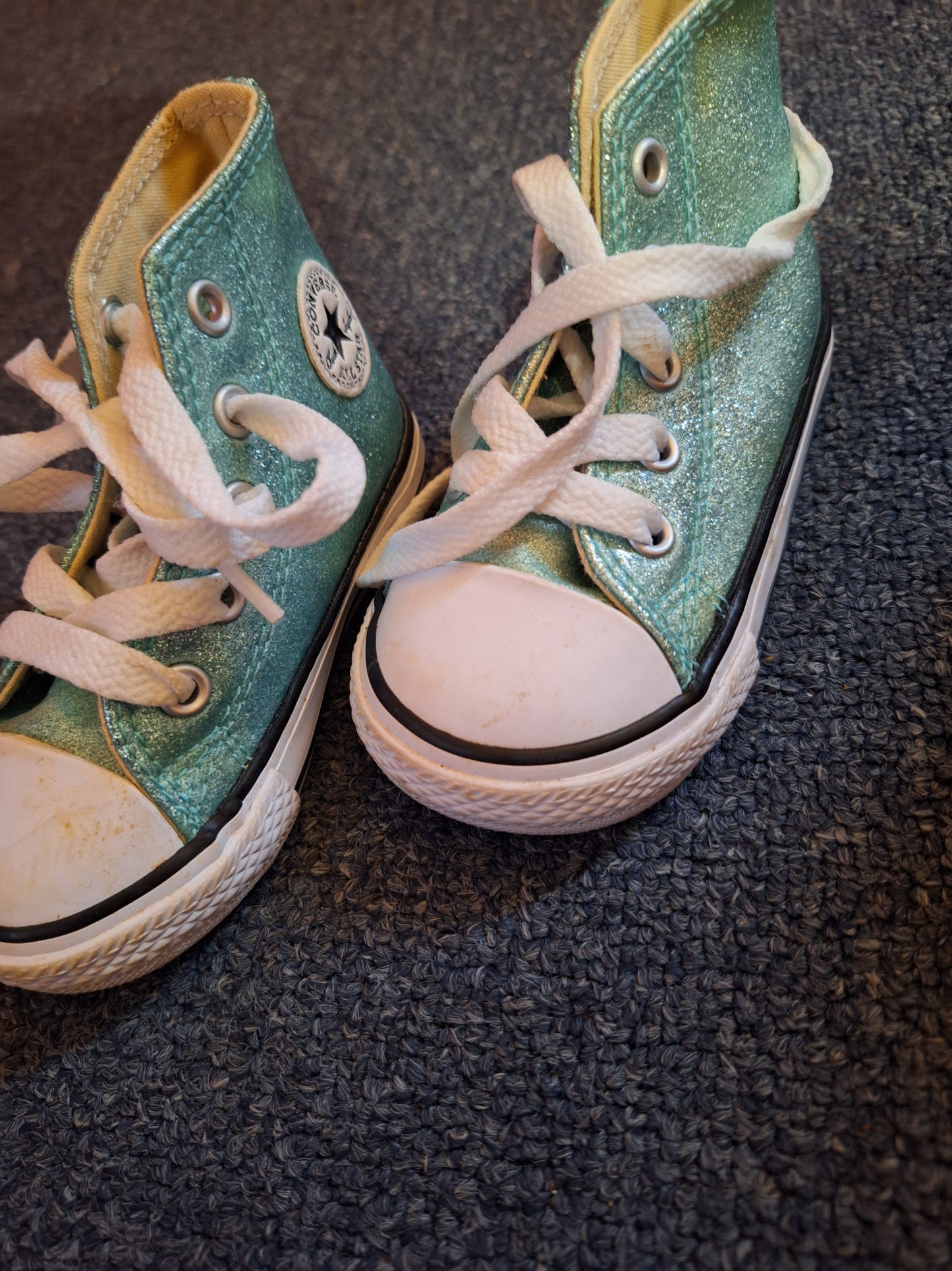 (5) Converse Baby shoes