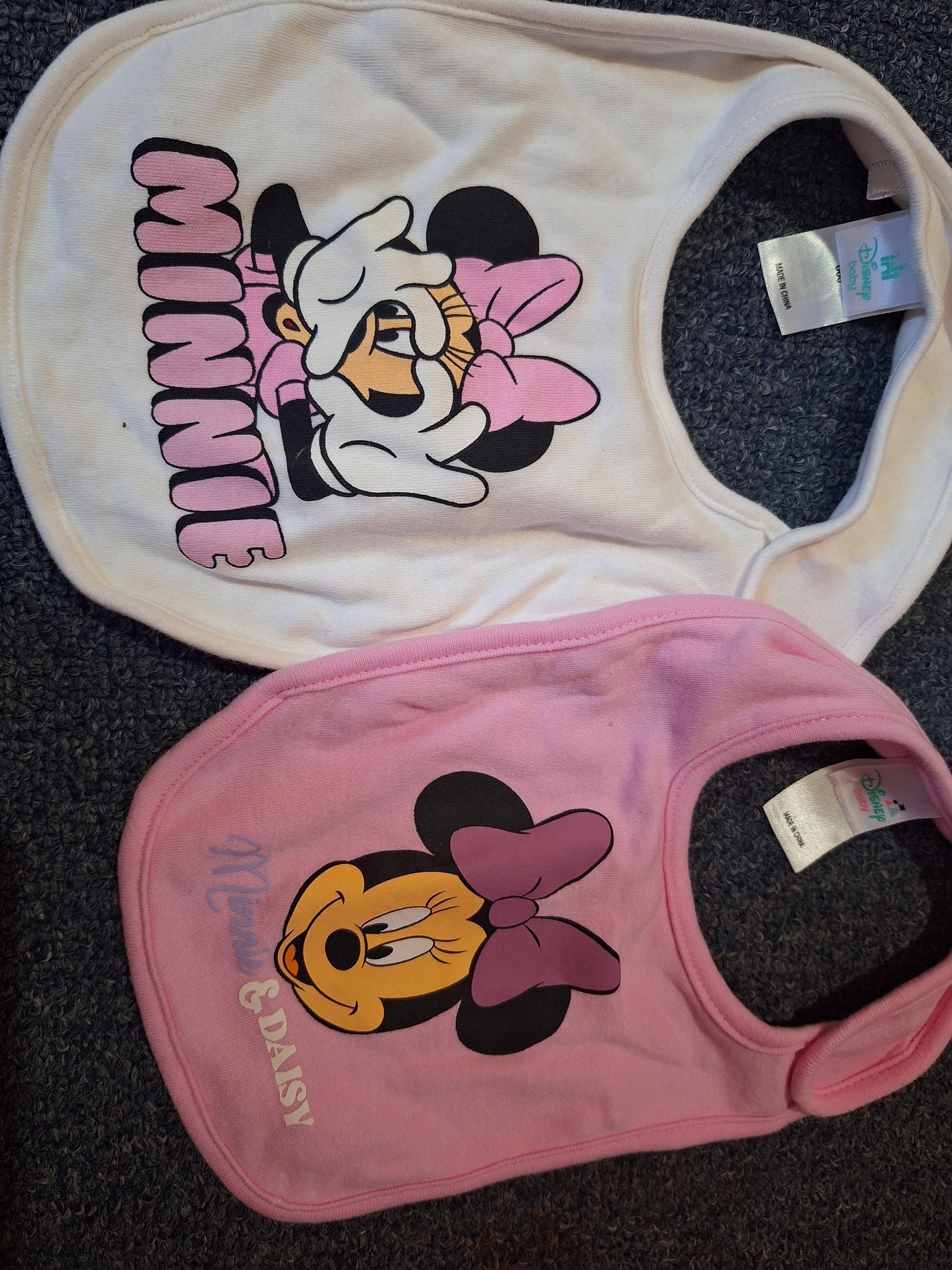 (00) 2 pack minnie mouse bibs